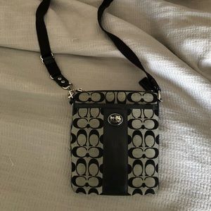 Coach messenger crossbody in signature jacquard
